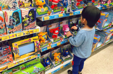 Xiao Ming Strolls the Supermarket